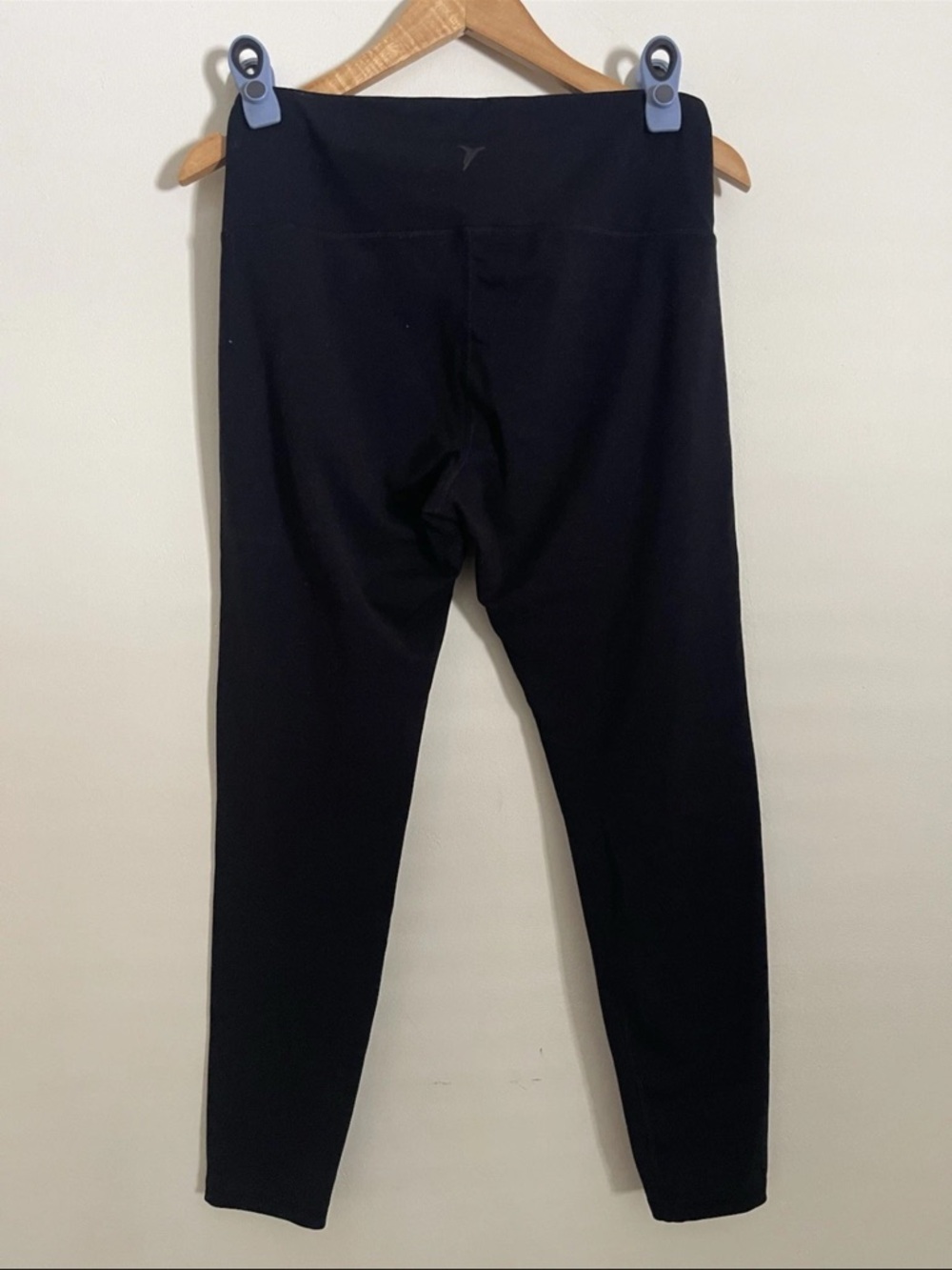 Old Navy Black Active Leggings with White Logo - Picture 2 of 4